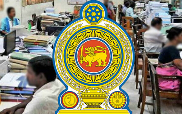 வேலையற்ற பட்டதாரிகளுக்கு தொழில் அமைச்சர் கோரிக்கை