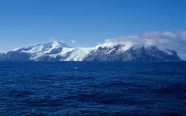 உலகிலேயே மர்மங்கள் நிறைந்த தீவு எங்குள்ளது தெரியுமா?