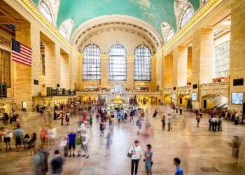 உலகின் மிகப்பெரிய ரயில் நிலையம் எது ?