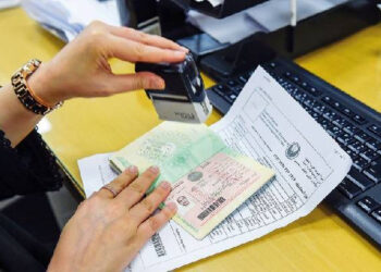 சுற்றுலாப் பயணிகள் வேலை பார்க்கலாம் என அனுமதித்த நாடு