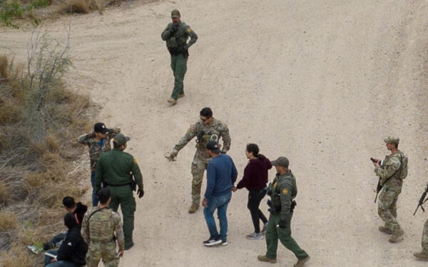 எல்லைக்கு ராணுவத்தை அனுப்பும் ட்ரம்ப்