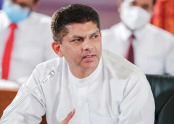 தமிழ் கைதியை மிரட்டிய முன்னாள் அமைச்சர்: நீதிமன்றம் உத்தரவு