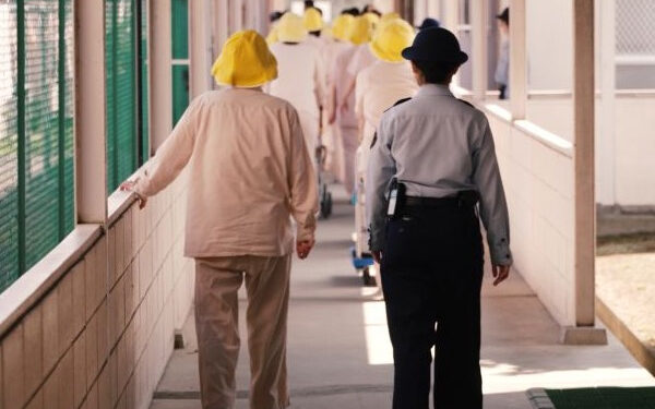 ஜப்பானில் சிறை செல்ல விரும்பும் முதியோர்கள்