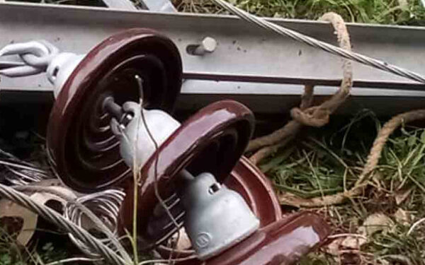 ஆபத்தாக மாறிய மின்சார தூண்!