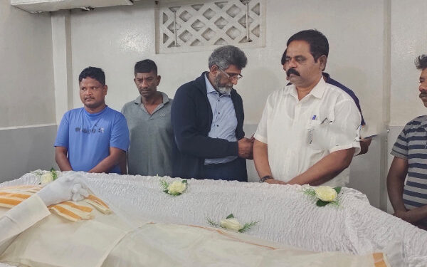 மாவை சேனாதிராஜாவின் புகழுடலை பொறுப்பேற்ற சிறீதரன்