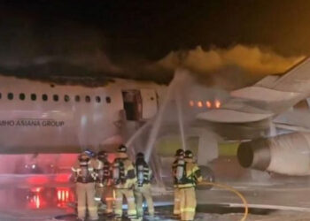 176 பயணிகளுடன் தீப்பிடித்த விமானம்