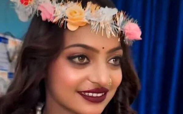 திரைபடத்தில் நடிக்க வைரல் பெண் மோனாலிசா வாங்கும் சம்பளம்