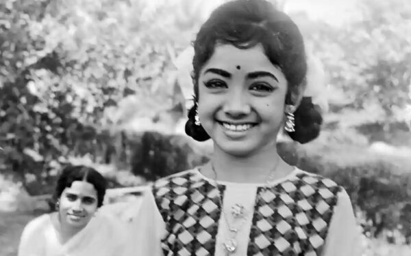 1 கோடி சம்பளம் வாங்கிய முதல் நடிகை