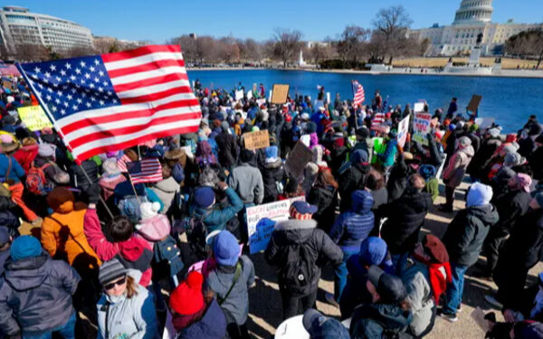 ட்ரம்ப் – மஸ்க் கூட்டணிக்கு அமெரிக்காவில் போராட்டம்!