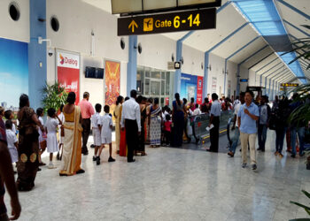 கனேடியப் பெண் கட்டுநாயக்க விமான நிலையத்தில் கைது