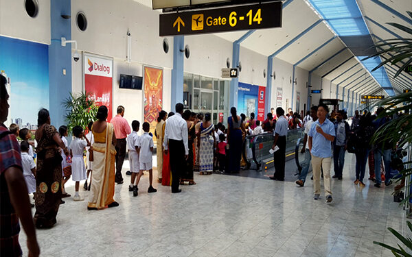 கனேடியப் பெண் கட்டுநாயக்க விமான நிலையத்தில் கைது