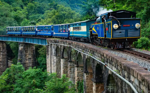 இந்தியாவின் மிகவும் மெதுவாக செல்லும் ரயில்