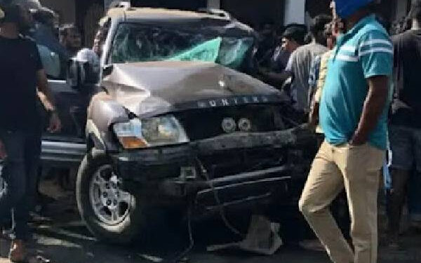 யாழில் விபத்துக்குள்ளான பதில் அரசாங்க அதிபரின் வாகனம் : மனைவி தகவல்