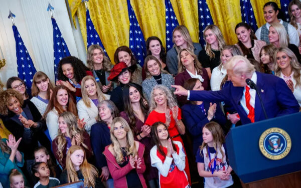 மூன்றாம் பாலினத்தவர் தொடர்பில் ட்ரம்ப்பின் உத்தரவு