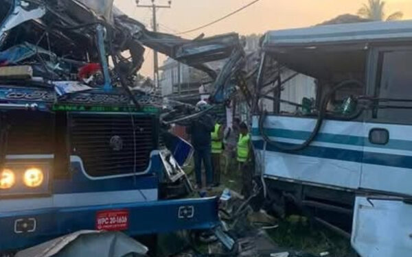 இலங்கையில் கோர விபத்தின் போது மனநிலை – ஹீரோவாக இளைஞன்