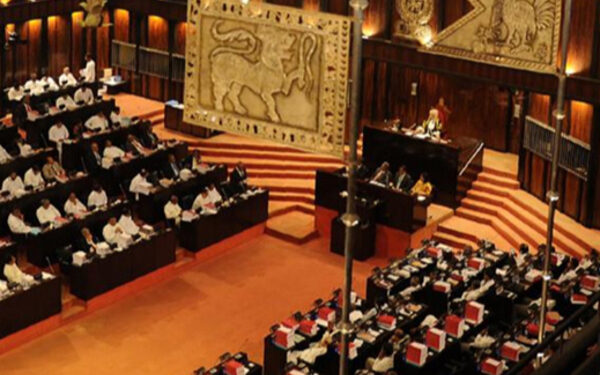 துப்பாக்கிச்சூட்டின் எதிரொலி: அரசியல்வாதிகளின் பாதுகாப்பு மீளாய்வு