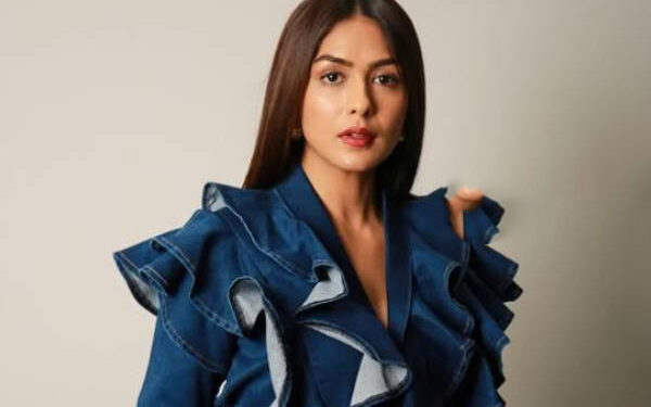 அம்மா, அப்பா போட்ட கண்டிஷனால் பல படங்களை மிஸ் செய்தேன்.. மிருணாள் தாகூர்