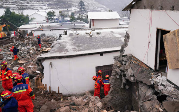 4 Paris Tamil News சீன நிலச்சரிவில் 30 பேர் மாயம்!