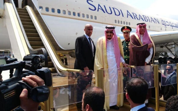 4 நாள் சுற்றுலாவிற்கு பில்லியன் கணக்கில் செலவு – சவுதி மன்னனின் ஆடம்பர வாழ்க்கை