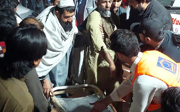 10 Paris Tamil News பாகிஸ்தானில் தற்கொலை குண்டுத்தாக்குதல் : பலர் பலி