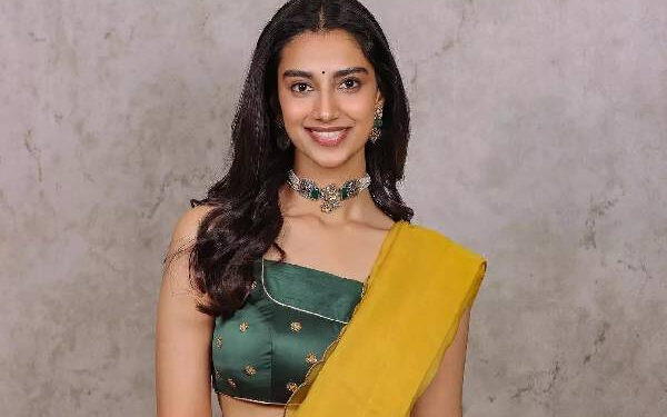 2 Paris Tamil News நடிகை மீனாட்சி சவுத்ரி சொத்து மதிப்பு.. இத்தனை கோடியா?