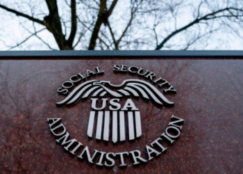 ஆயிரக்கணக்கான ஊழியர்களை பணி நீக்கம் செய்ய அமெரிக்க தீர்மானம்