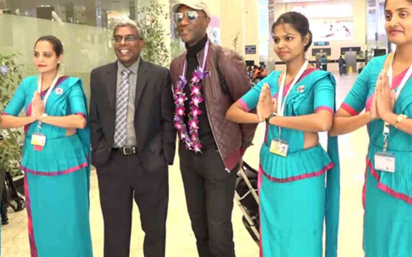 இலங்கையில் உலக புகழ்பெற்ற பாடகர்!