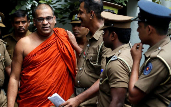 இஸ்லாமிய கடும்போக்கு அமைப்பினை மருத்துவர் வழிநடத்துவதாக குற்றச்சாட்டு